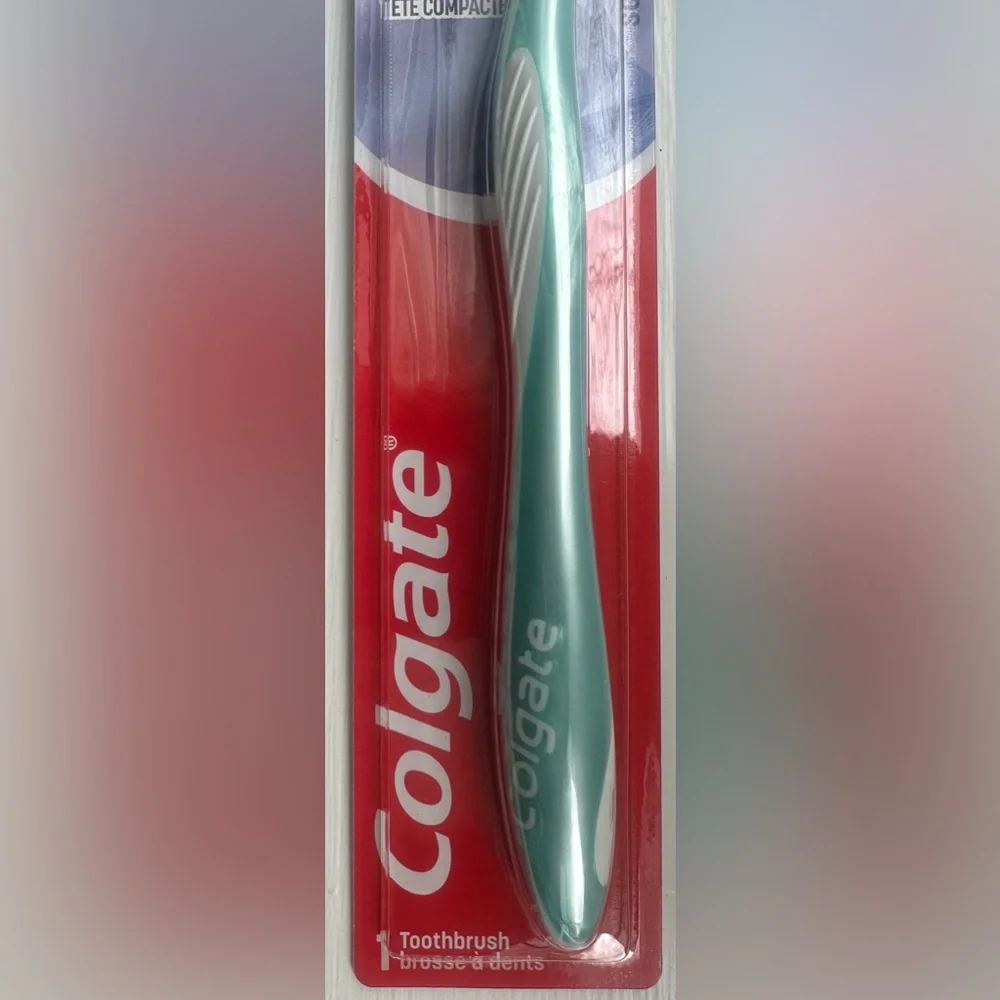 Colgate Soft Bristle Comfort Fit Wave Compact Toothbrush | NEW + UNOPENED